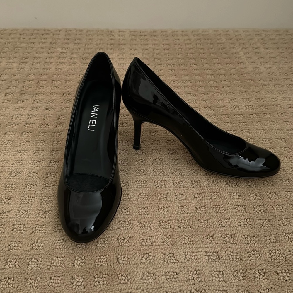 Vaneli Undine Almond-Toe Patent Leather Pump